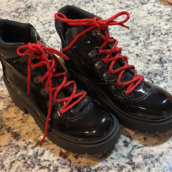 Skechers black patent leather boots - Picture 2 of 6